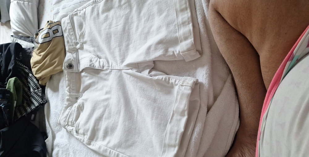 SIMPLY VERA VERAWANGWhite Rolled-Hem Denim Shorts SIZE6